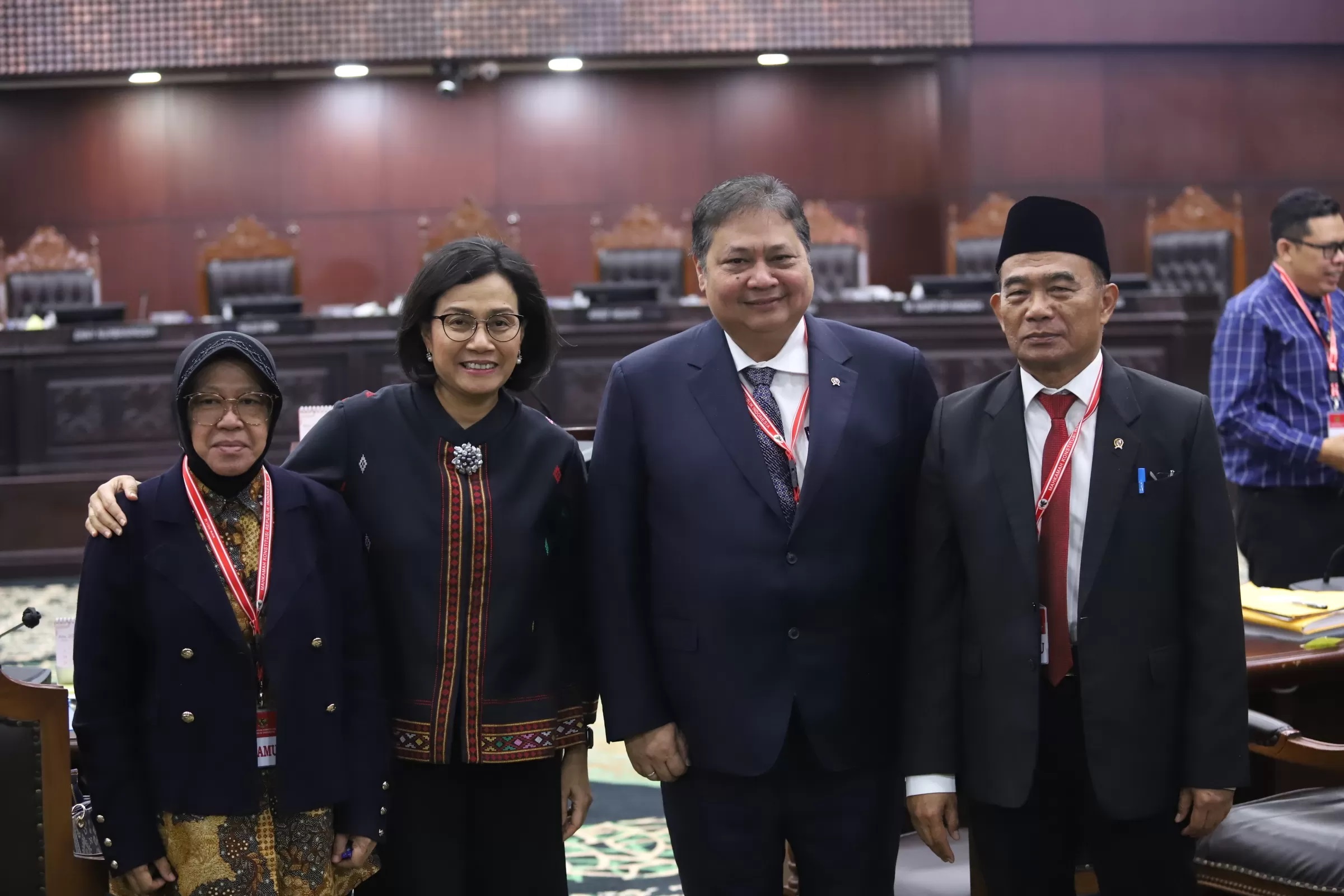 MK memanggil Menko Perekonomian Airlangga Hartarto, Menko PMK Muhadjir Effendi, Menteri Keuangan Sri Mulyani, dan Menteri Sosial Tri Rismaharini sebagai saksi dalam sidang sengketa Pilpres 2024.