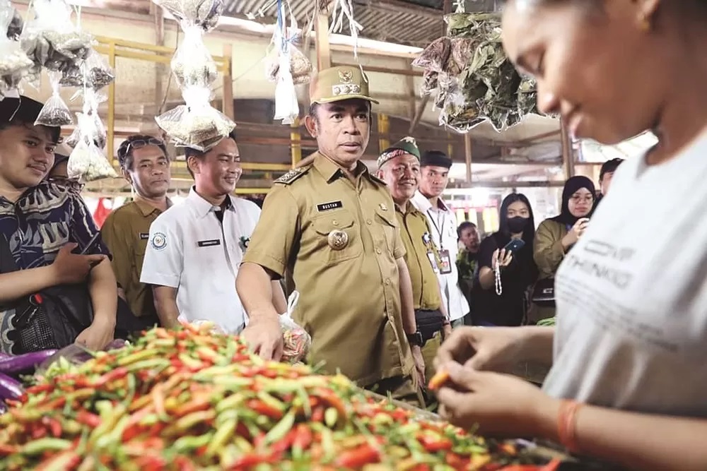 Sejumlah kebutuhan pokok harganya naik.