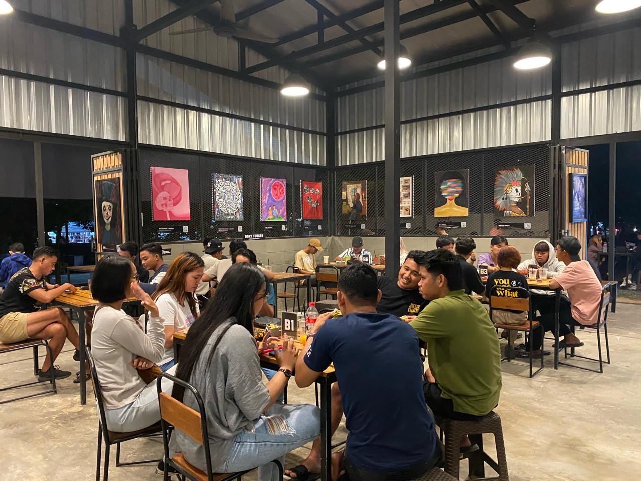 TREN POSITIF PERTUMBUHAN: Usai pandemi Covid-19, pengelola restoran dan kafe di Berau terus menunjukkan pertumbuhan positif dan semakin menjamur, jadi potensi pendapatan asli daerah melalui PBJT.