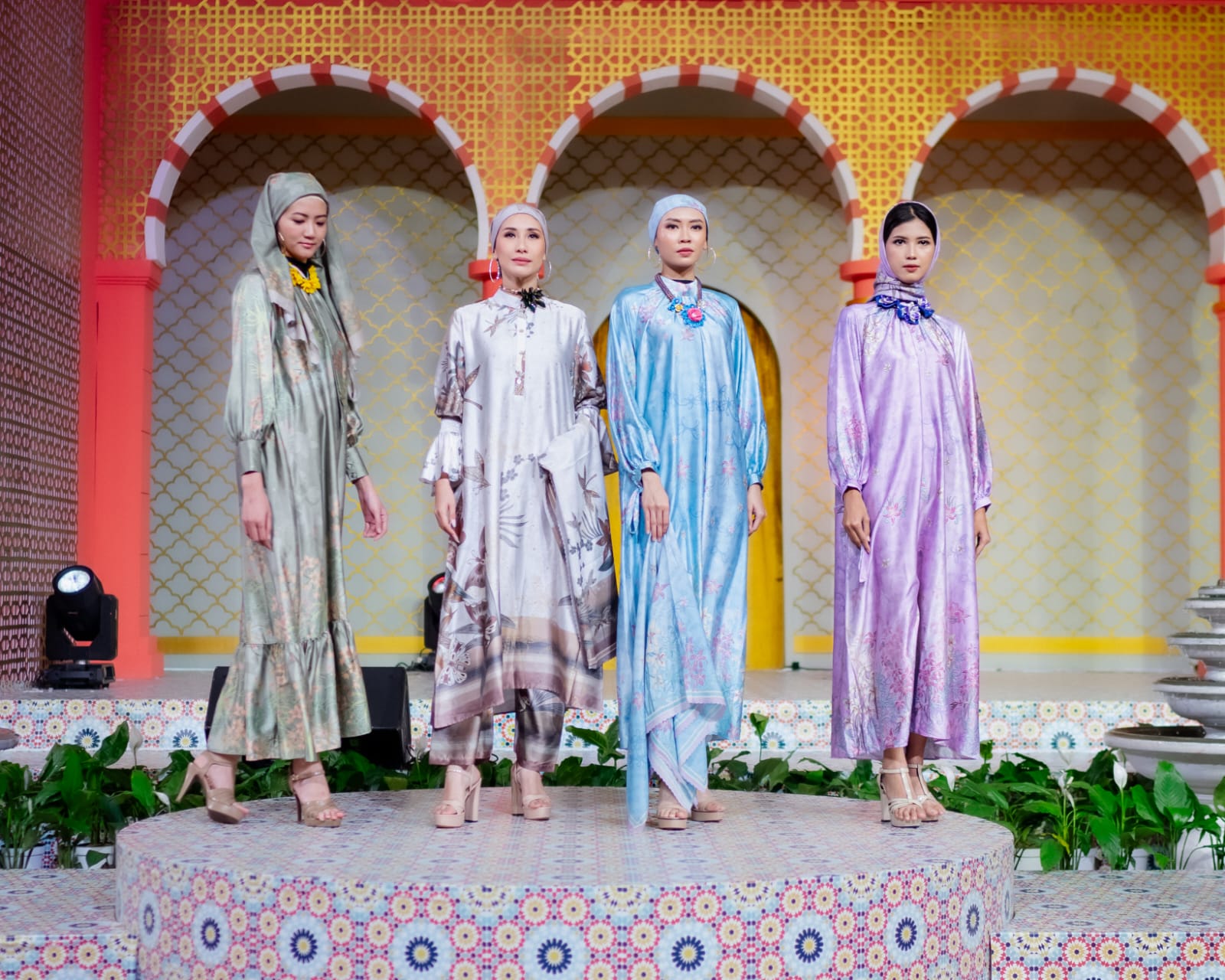 BRAND BARU: Vi mengangkat tema Bawi Lamus yang memiliki arti perempuan cantik nan anggun dalam perhelatan Ramadan Runway 2024. Mengenalkan dan mendekatkan masyarakat luas dengan alam serta kebudayaan