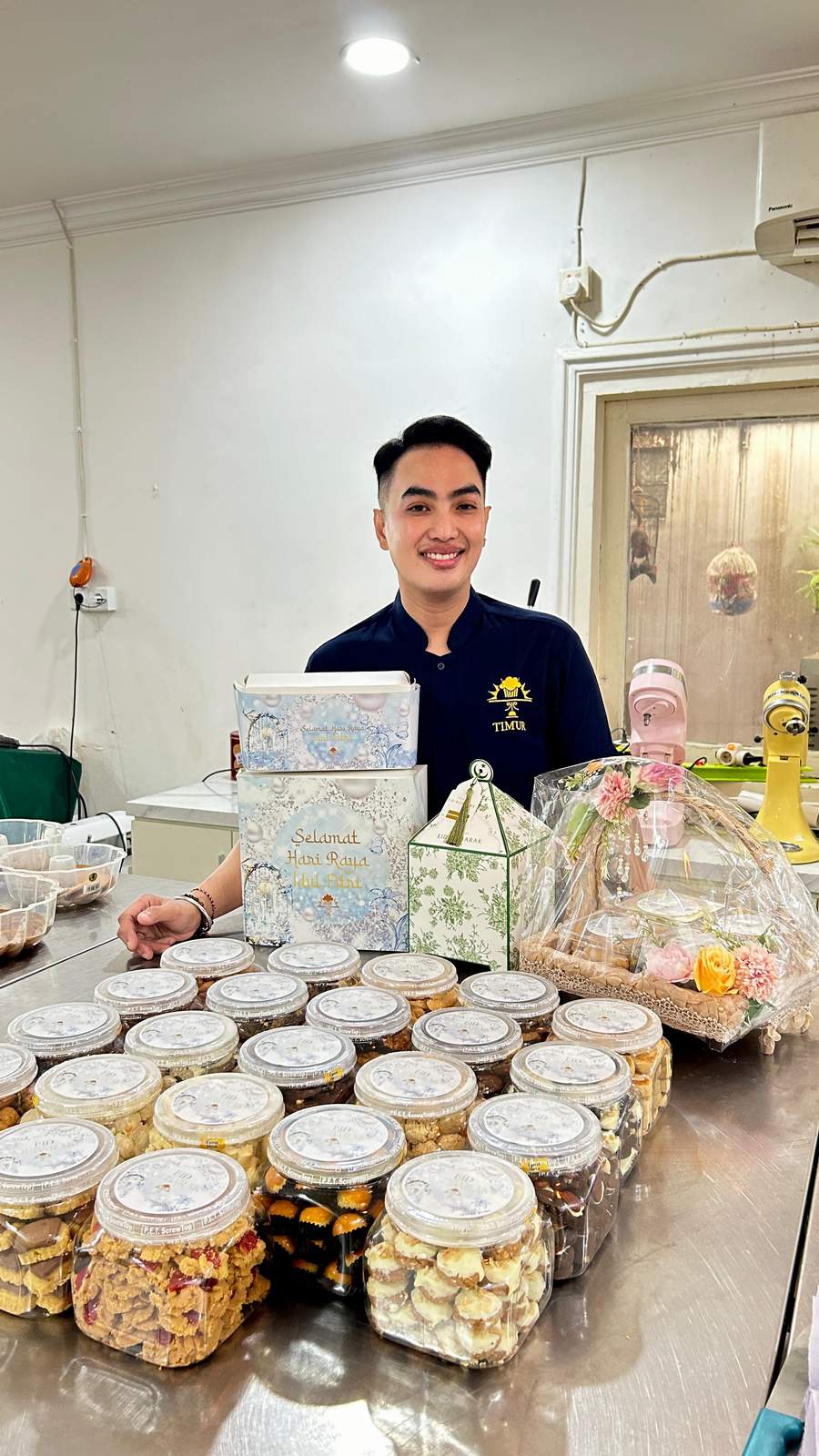 ANIMO: Setiap tahun, antusias kue kering bertambah. Begitu juga pesanan hampers. Tahun ini ada 22 jenis kue kering yang diolah.