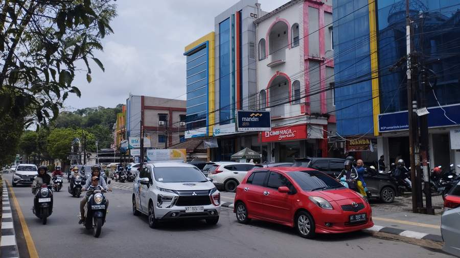 MASIH MINIM: Kekurangan lahan parkir di jalan utama harus menjadi perhatian bersama pihak-pihak terkait, termasuk masyarakat. &nbsp;