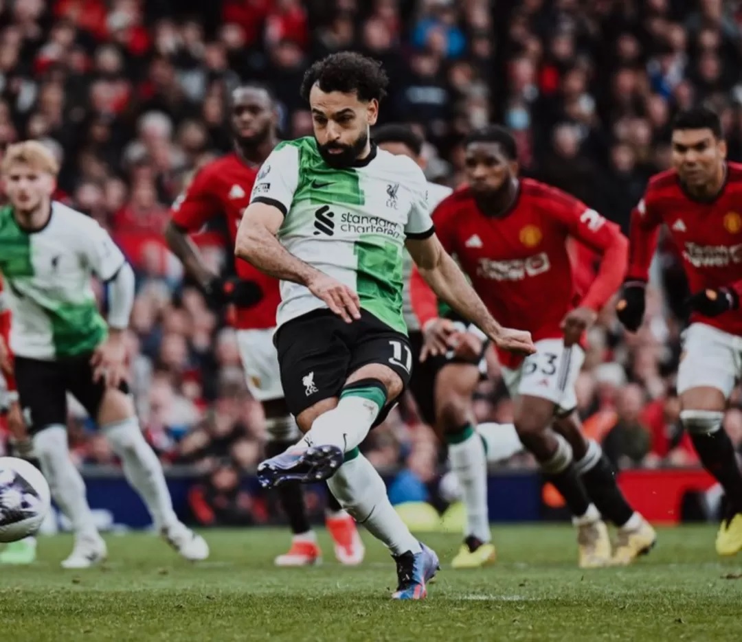 PENYELAMAT: Mohamed Salah selamatkan Liverpool dari kekalahan saat melawan Manchester United, Minggu (7/4/2024). (Foto:X/@LFC)