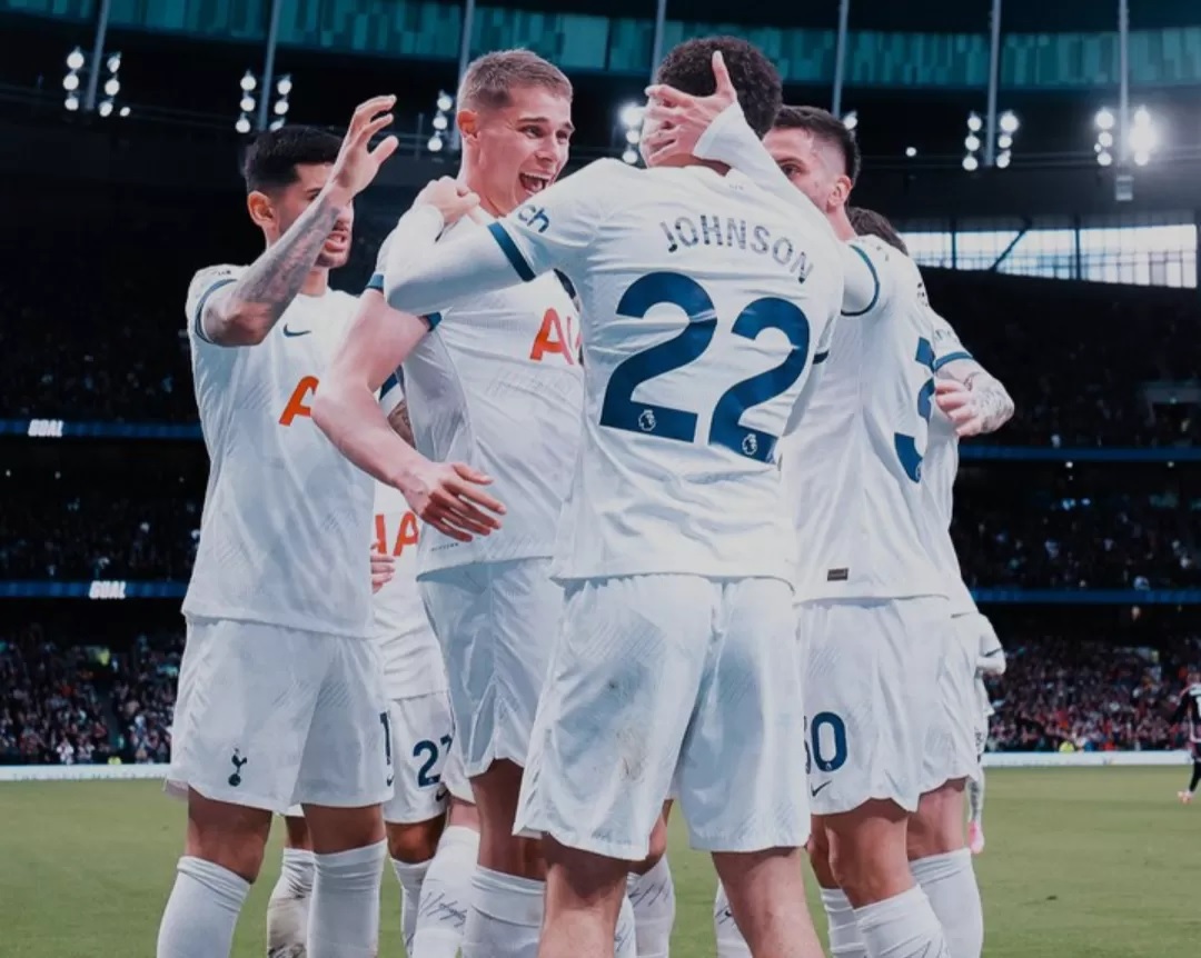 MENANG: Pemain Tottenham merayakan gol ke gawang Nottingham Forest dalam lanjutan Liga Inggris 2023-2024. (Foto: X/@SpursOfficial)