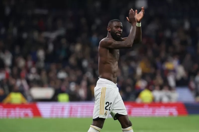 Bek tengah Real Madrid Antonio Rudiger saat akhir pertandingan Liga Spanyol antara Real Madrid CF dan RCD Mallorca di Stadion Santiago Bernabeu, Madrid, pada 3 Januari 2024. AFP/PIERRE-PHILIPPE MARCO