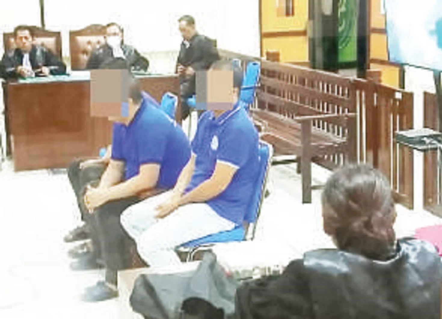 Ketiga terdakwa saat memberikan keterangan pada majelis hakim. (Moeso/Balpos)