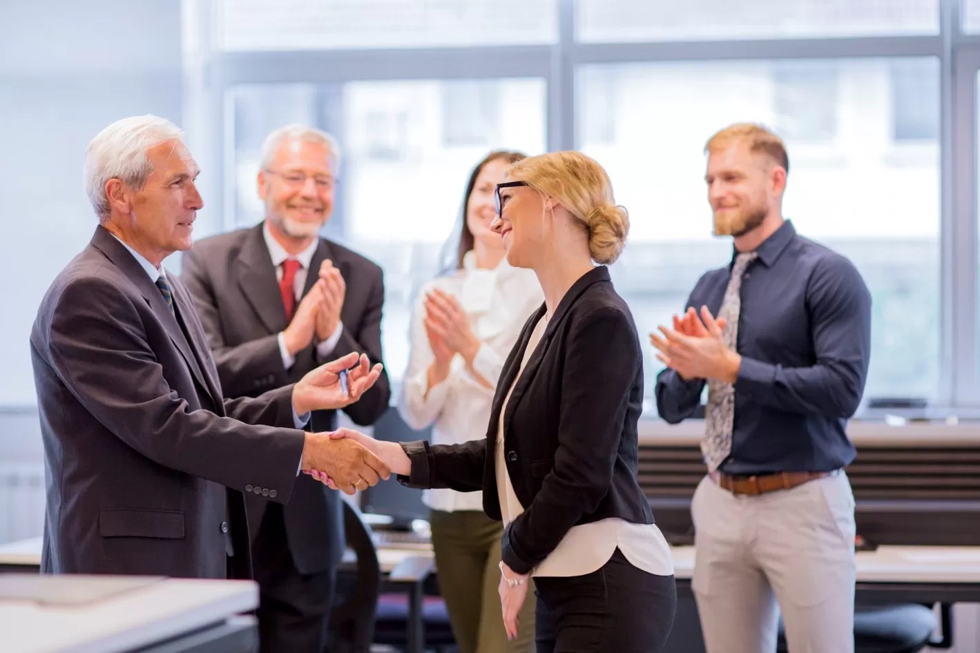 Ilustrasi zodiak yang mudah dapat kepercayaan dan rasa hormat dari orang sekitarnya. (Sumber foto: Freepik)