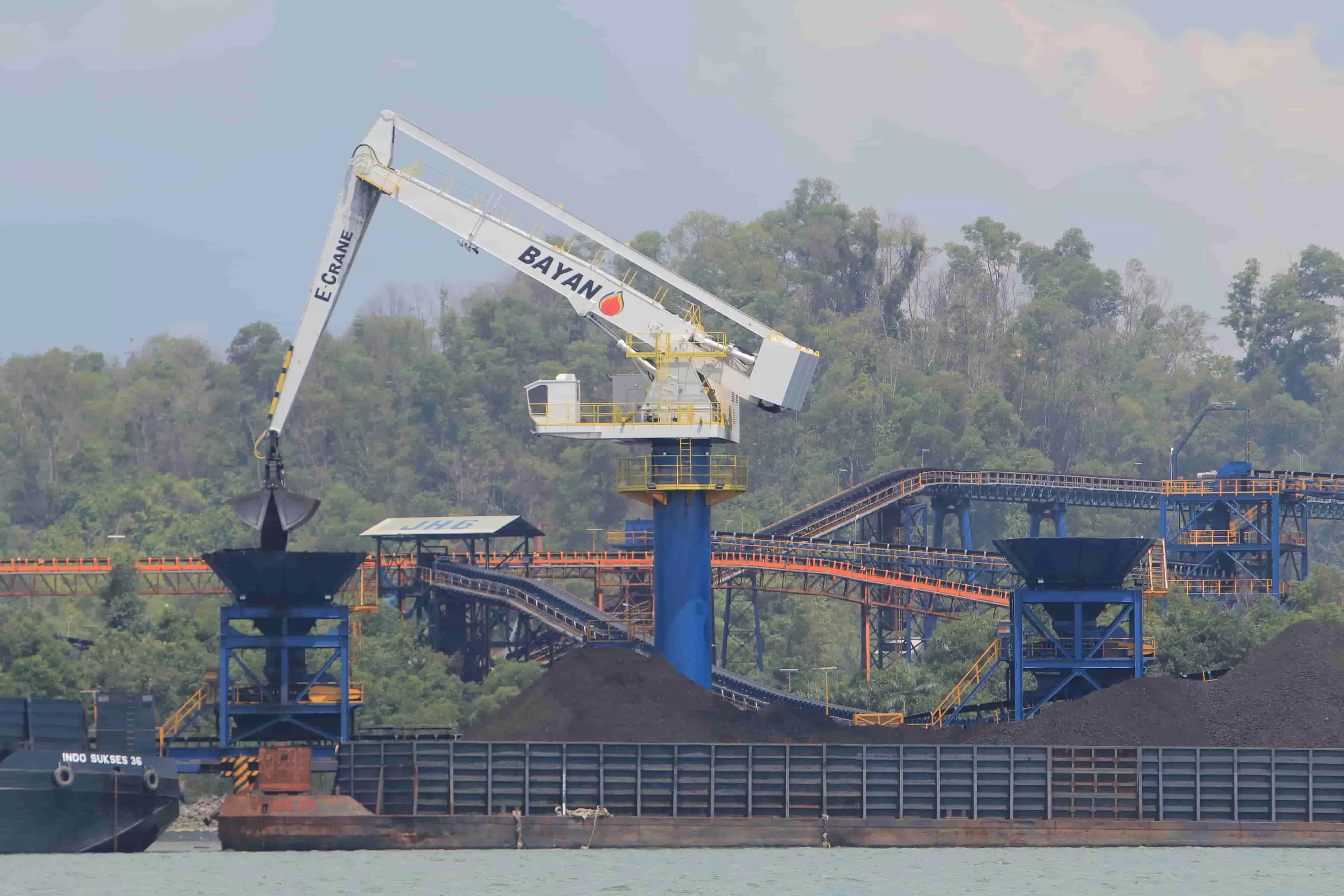 TUMPUAN: Komoditas tambang masih menjadi andalan ekspor Kaltim. Sebab, andil atau peranannya mencapai 68,49 persen. (FUAD/KP)