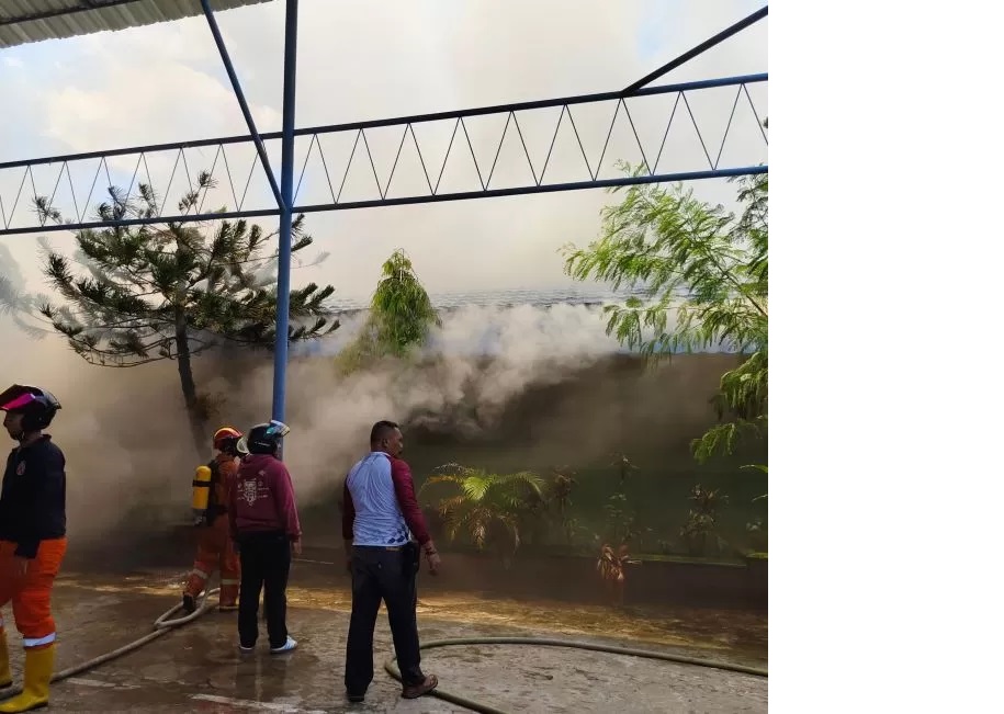 DIBANGUN ULANG. Bangunan SMP 5 yang terbakar beberapa waktu lalu, akan dibangun ulang.