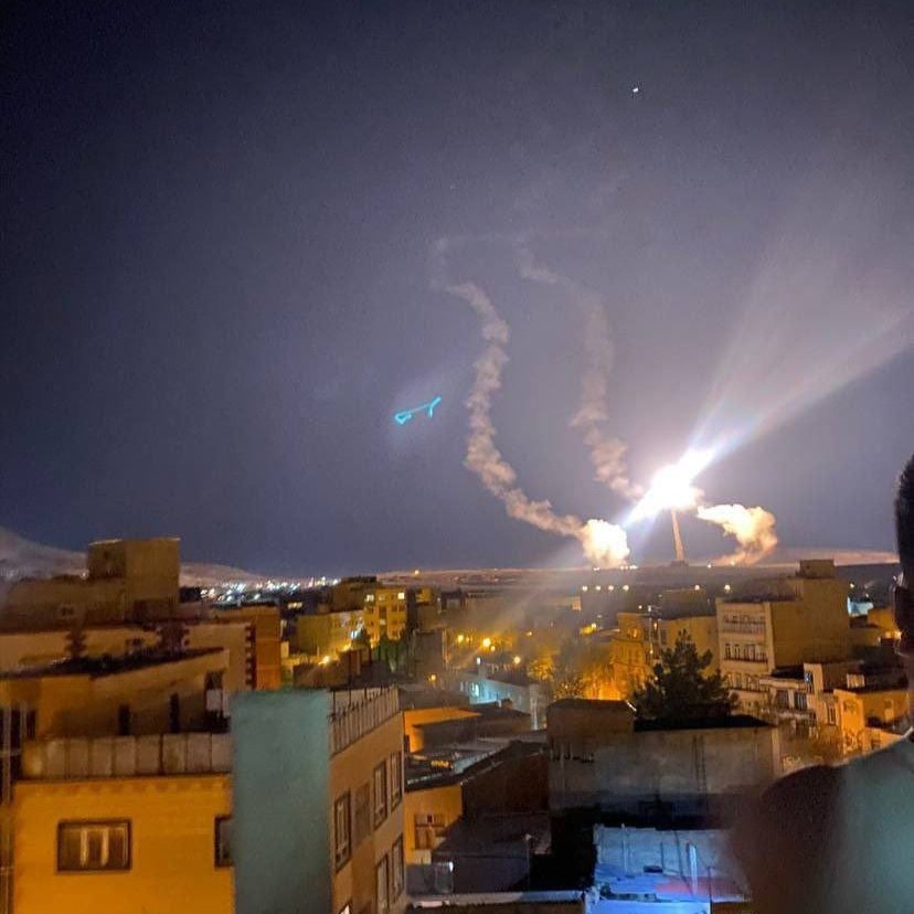 Roket dan drone Iran menghantam wilayah Israel.