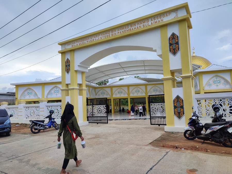 BANYAK DIKUNJUNGI: Makam Pangeran Syarif Hamid Assegaf di Kecamatan Paser Belengkong ini jadi tujuan banyak peziarah saat libur Lebaran 2024.