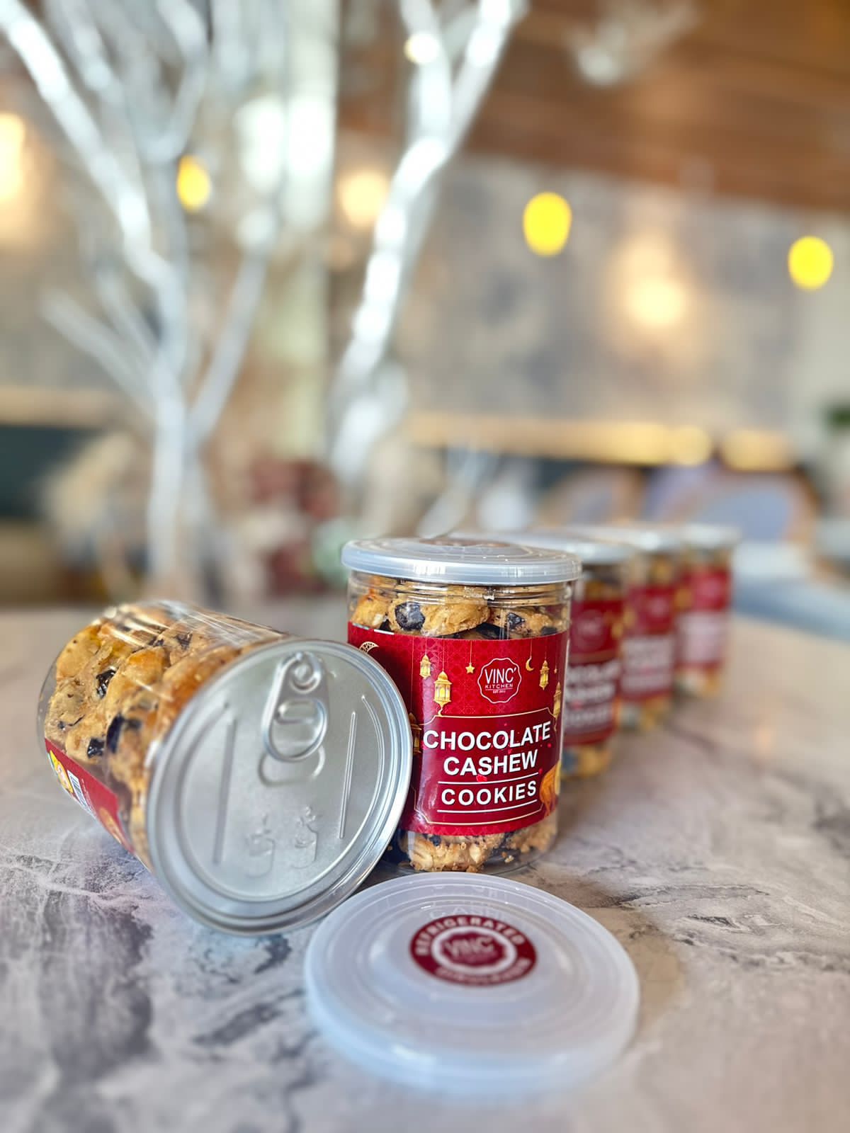 KREASI: Sejak 2013, July Wijaya menghadirkan kue kering sebagai salah satu olahan usahanya. Dia menciptakan varian kue kering sendiri, sehingga menjadi karakter khasnya.