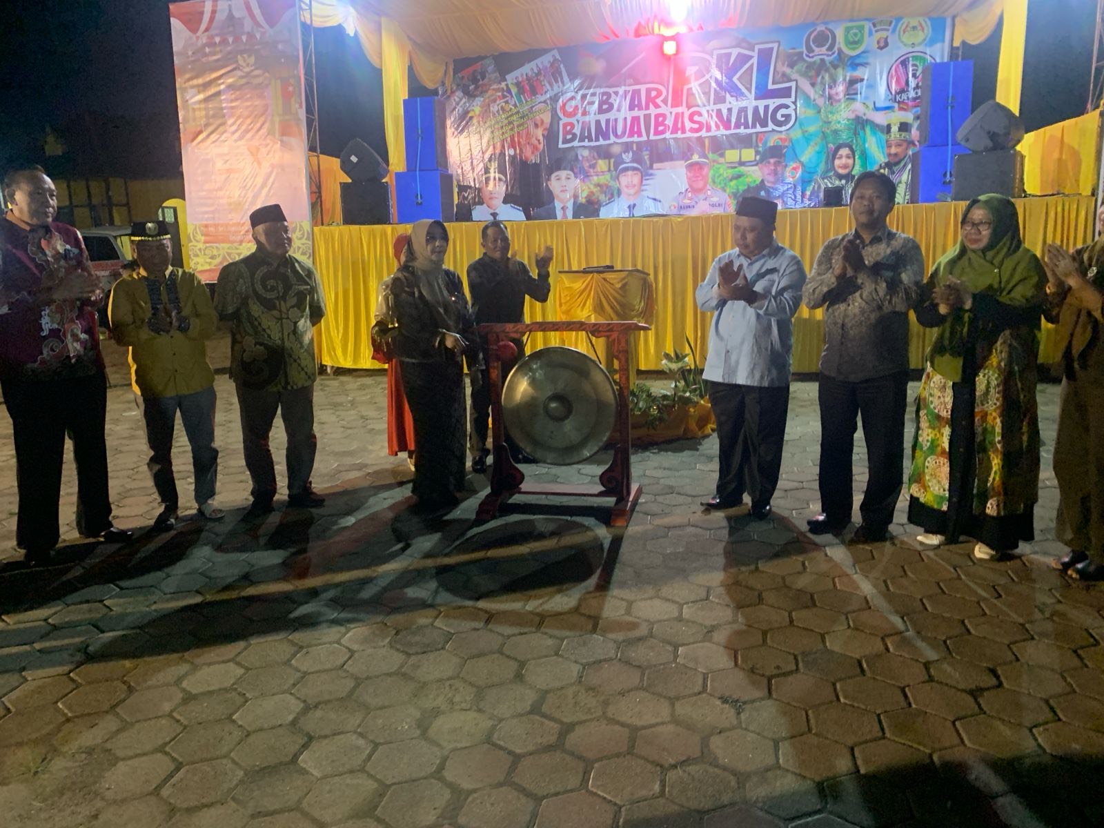 PEMBUKAAN: Pembukaan Gebyar PKL Banua Basinang di Kecamatan Gunung Tabur, Berau, Minggu (14/4).