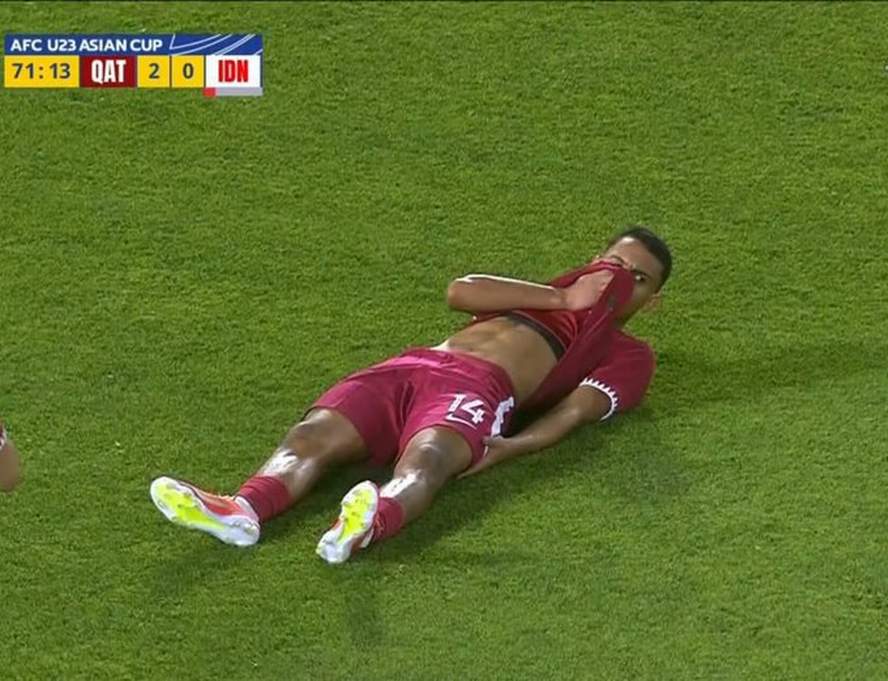 Aksi drama pemain Qatar setelah unggul 2-0 atas Indonesia.