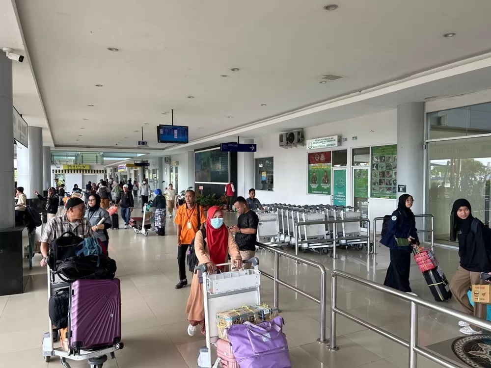 ARUS BALIK: Jumlah penumpang arus balik di Bandara Internasional Juwata Tarakan mengalami kenaikan signifikan. FOTO: ELIAZAR/RADAR TARAKAN
