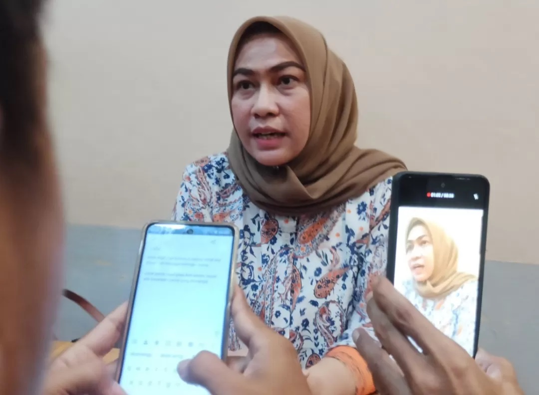 SIAP MAJU: Kasubag Kesejahteraan Masyarakat Bagian Kesra Setda Banjarbaru, Hj Erna Lisa Halaby saat menyampaikan bakal maju pada Pilwali Banjarbaru 2024, Selasa (16/4) malam.