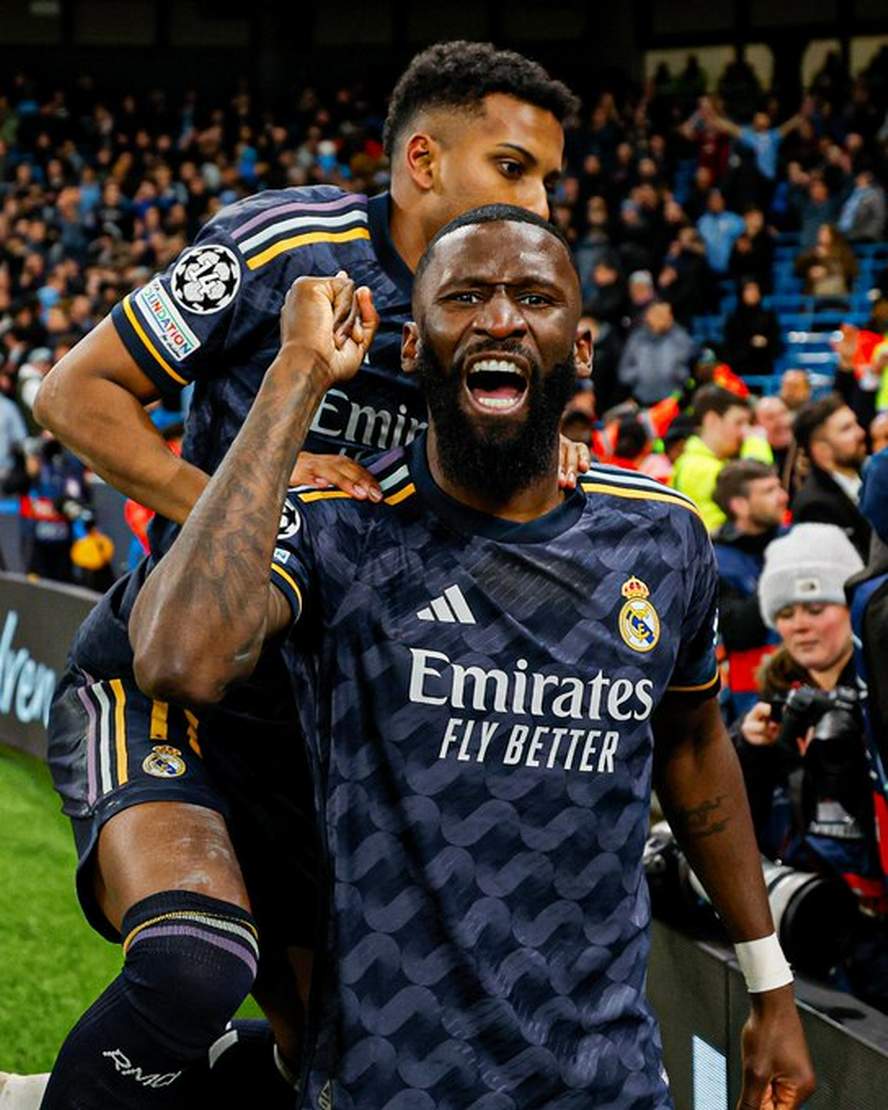 Pemain Real Madrid rayakan kemenangan.