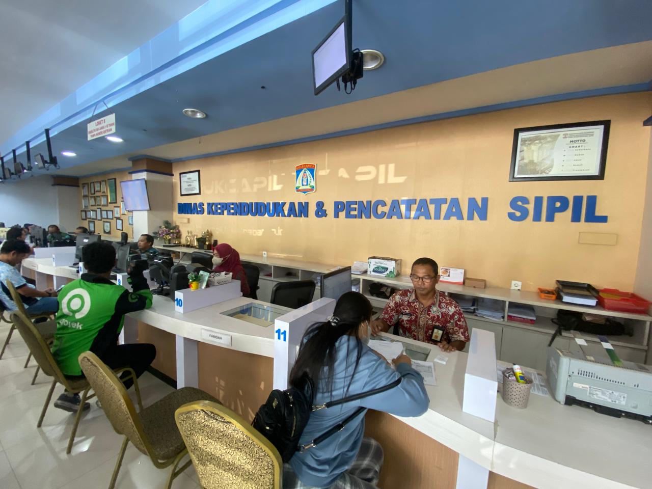 Pelayanan di Disdukcapil Kota Balikpapan, Kamis (18/4/2024) siang.