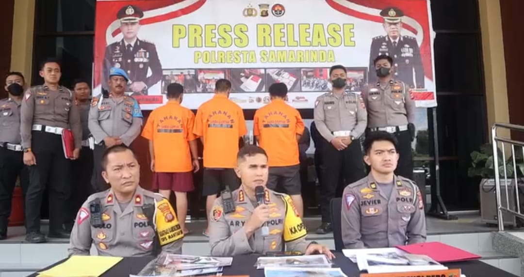 Kapolresta Samarinda Kombes Pol Dr. Ary Fadli, S.I.K.,M.H.,M.Si didampingi Kasatlantas Polresta Samarinda, Kompol Creato Sonitehe Gulo