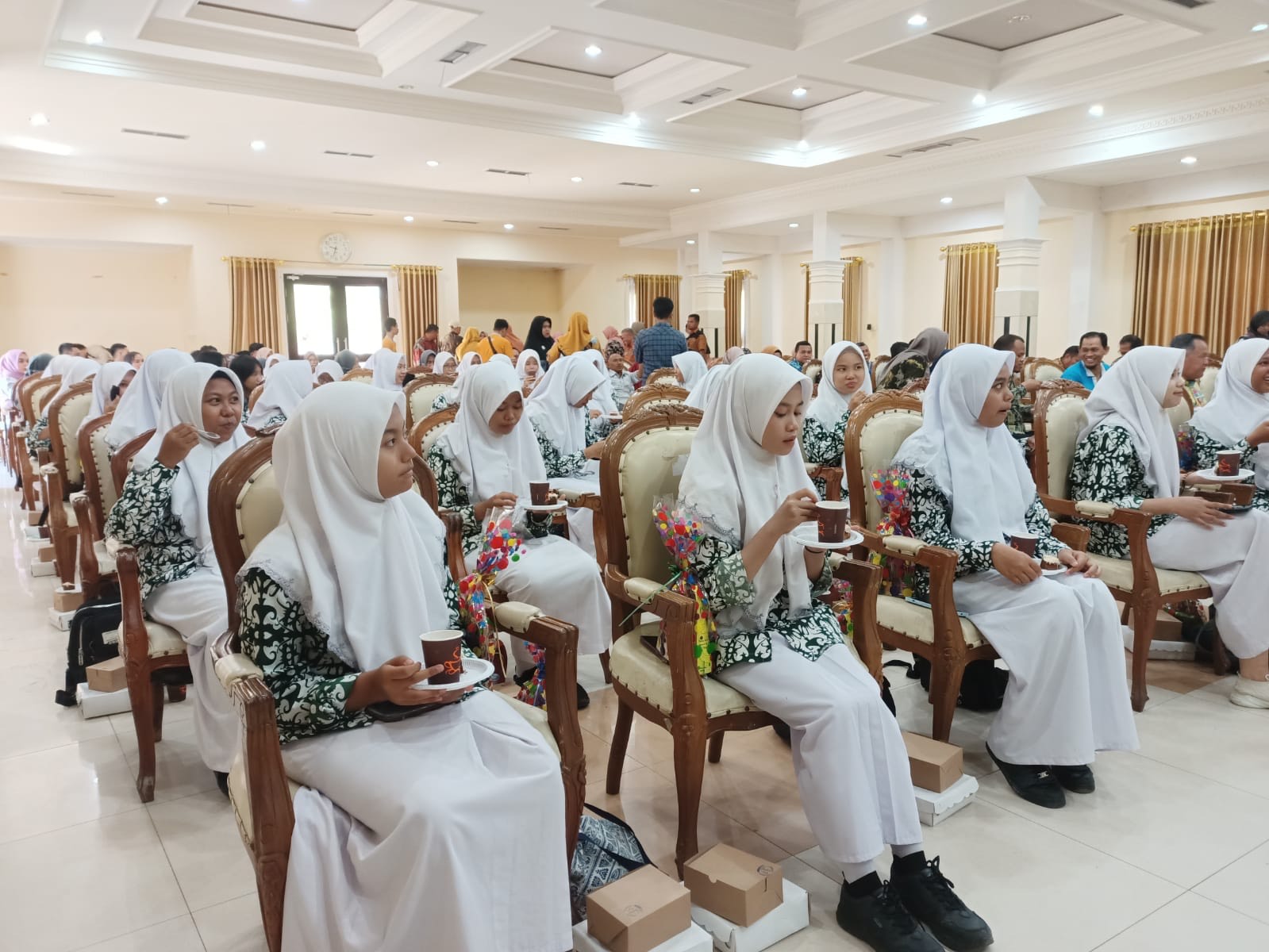 ILUSTRASI: Pelajar yang menggunakan pakaian khas sekolah mereka.&nbsp;