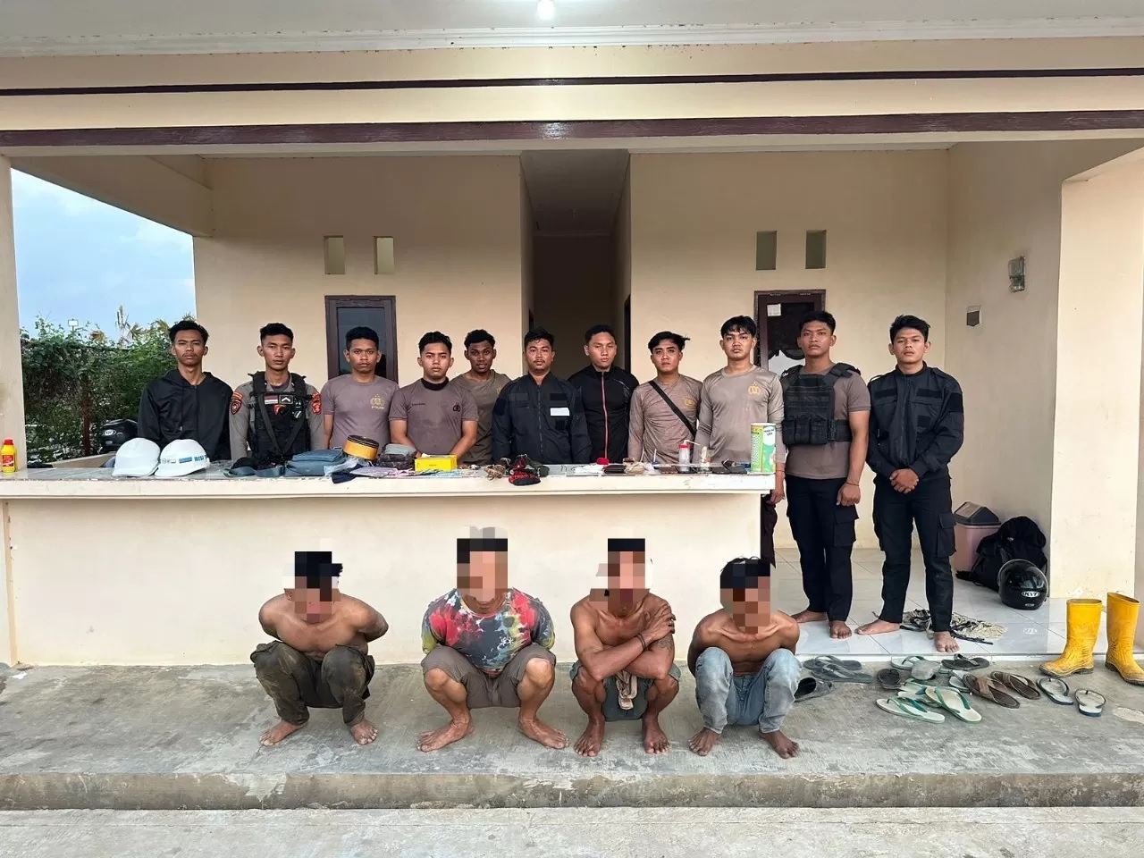 DIAMANKAN: Inilah wajah-wajah sebagian dari enam orang yang diringkus di Sepaku karena dugaan peredaran narkoba.