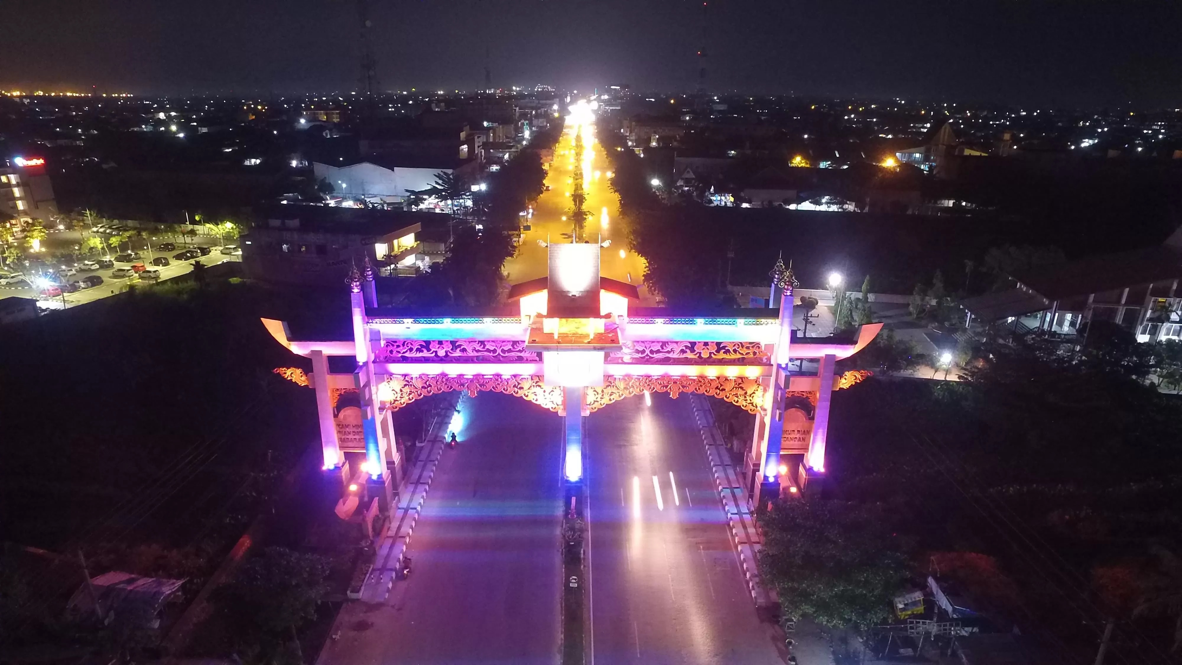PINTU GERBANG: Potret salah satu pintu masuk ke Kota Banjarmasin.(Foto:Wahyu Ramadhan/Radar Banjarmasin)