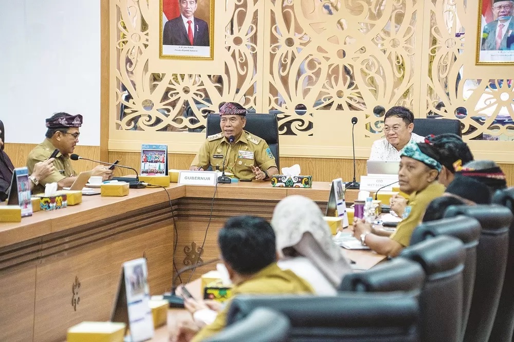 POTENSI INVESTASI: Gubernur Kaltara, Dr. (HC) H. Zainal A. Paliwang, M.Hum, memimpin rapat bersama WCT Berhad Malaysia, Ir. Dr. Tony Chan Tuck mengenai pengembangan potensi pembangunan di Kaltara.