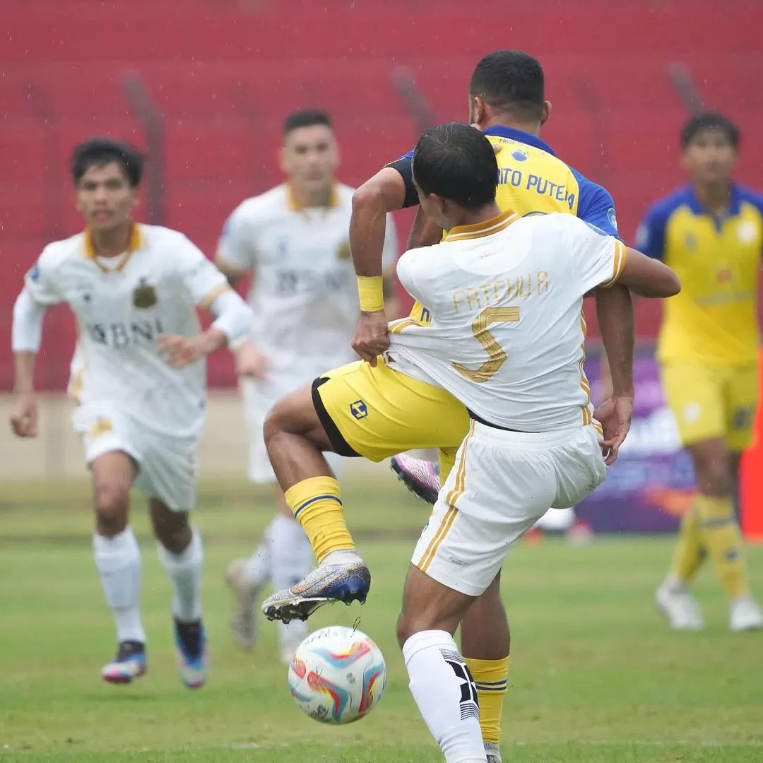 KESULITAN: Laskar Antasari kewalahan meladeni Bhayangkara FC dan takluk dengan skor telak 1-5 di kandang, Kamis (25/4/2024).(Foto: dokumentasi Barito Putera)
