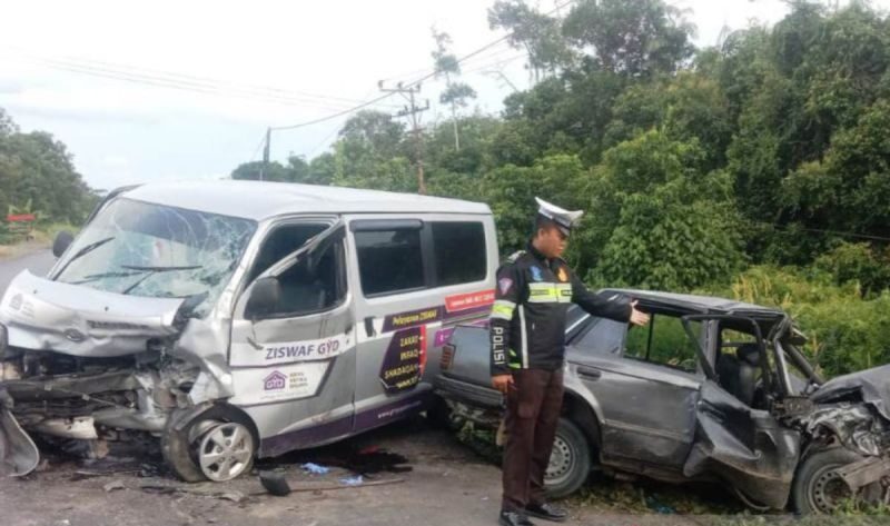 RINGSEK: Kecelakaan di ruas jalan Trans Kalimantan, Desa Sakakajang, Kecamatan Jabiren Raya yang menyebabkan satu orang meninggal dunia. (ANTARA/HO-Humas Polres Pulang Pisau)