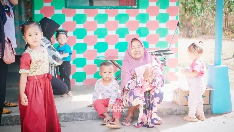 CEGAH STUNTING: Anak-anak saat mengikuti pemeriksaan kesehatan untuk pencegahan stunting di Posyandu Seger Waras Kelurahan Sungai Ulin, baru-baru tadi. (FOTO: MEDIA CENTER BANJARBARU)