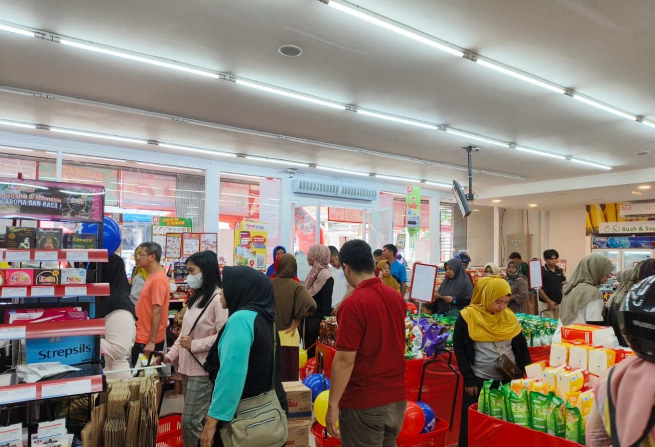 KEBUTUHAN: Keberadaan minimarket sebagai salah satu usaha ritel menjadi kebutuhan masyarakat. Apalagi Samarinda memiliki pola belanja konsumtif.