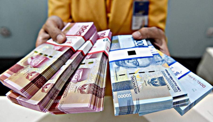 Rupiah masih anjlok terhadap dolar.