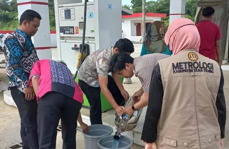 TAMBAH SPBU: PT Pertamina buka peluang bangun SPBU khusus nelayan di Tana Tidung. Tampak kegiatan tera ulang di APMS Betayau beberapa waktu lalu.