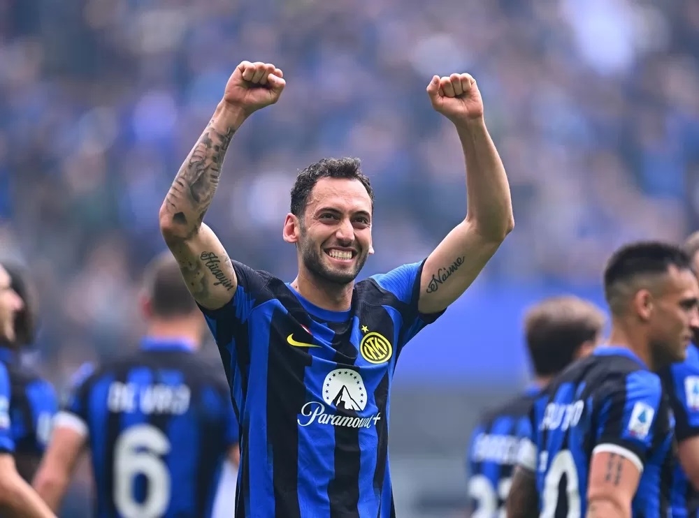 Hakan Calhanoglu merayakan gol ke gawang Torino. (Foto: X @Inter)