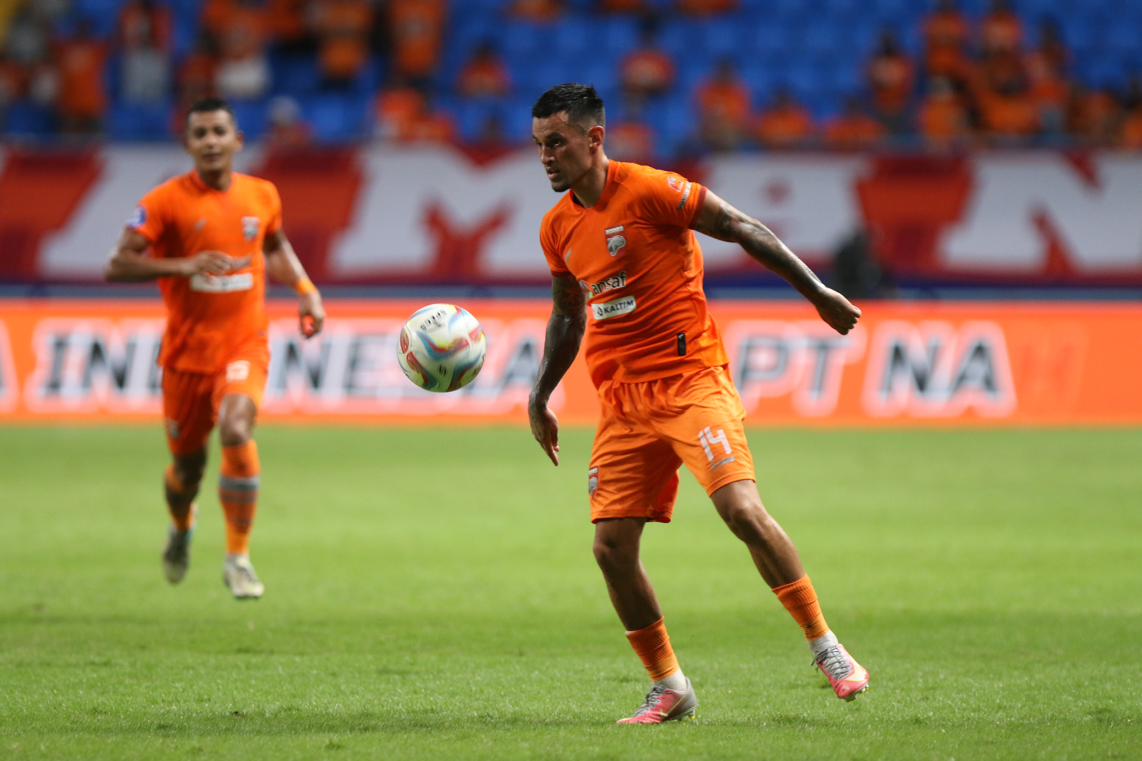 BEDA MOTIVASI: Stefano Lilipaly dkk berusaha memperbaiki performa mereka.