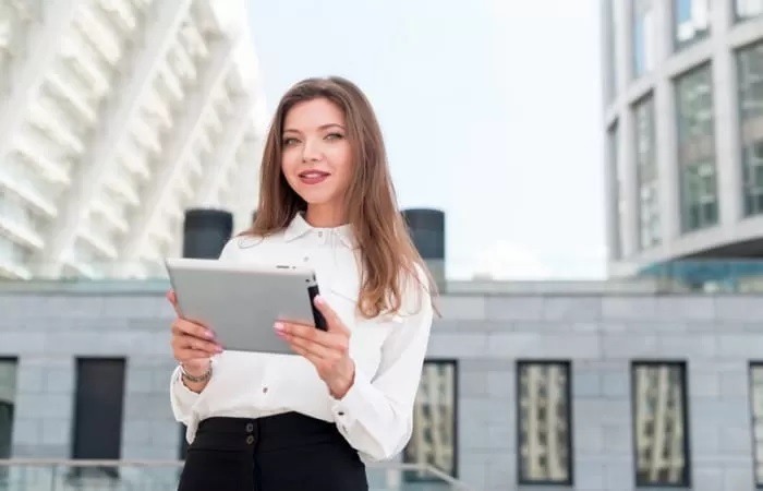 Ilustrasi perempuan yang semakin bijak dan dewasa seiring bertambahnya usia. (Freepik)