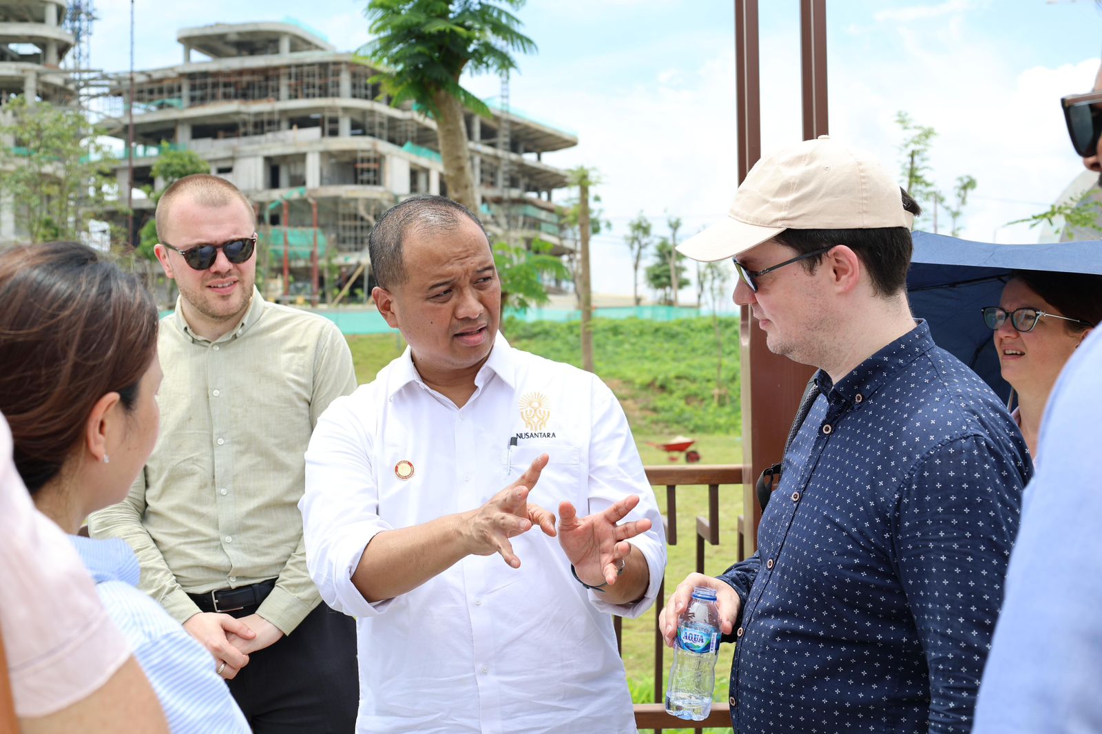 Deputi Bidang Pendanaan dan Investasi Otorita IKN Agung Wicaksono saat melakukan pendampingan Delegasi Kedutaan Jerman untuk Indonesia dan Delegasi KBRI Indonesia di Malaysia di Nusantara