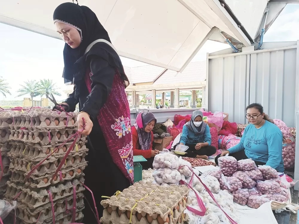 KONSUMEN: Telur ayam ras menjadi salah satu dari 10 komoditas yang paling dominan memberikan andil terhadap inflasi April 2024 di Kaltara.