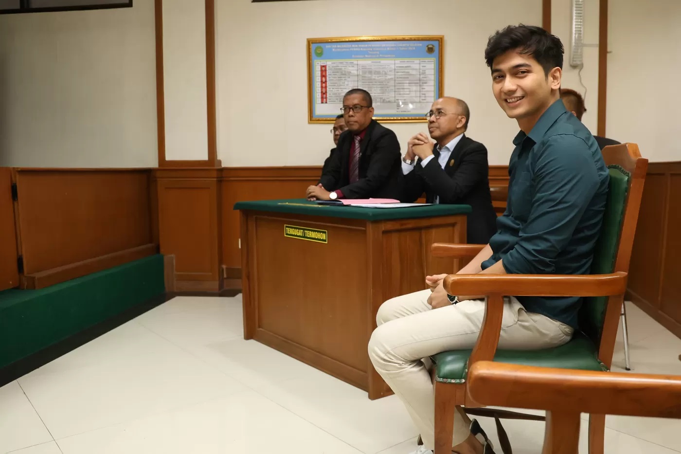 Teuku Ryan saat menjalani sidang perdana perceraiannya dengan agenda mediasi di Pengadilan Agama Jakarta Selatan, Senin (19/02/2024). (Imam Husein)