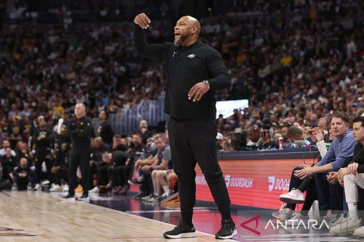 Pelatih kepala Darvin Ham dari Los Angeles Lakers