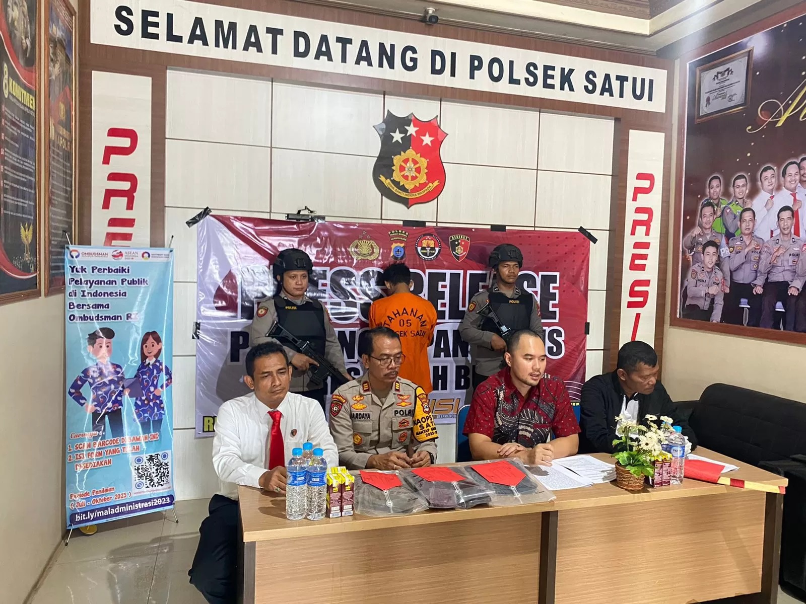 UNGKAP KASUS: Kepolisan menggelar rilis kasus pembunuhan di Kecamatan Satui, Kabupaten Tanah Bumbu, Jumat (3/5/2024).(Foto: Polsek Satui untuk Radar Banjarmasin)