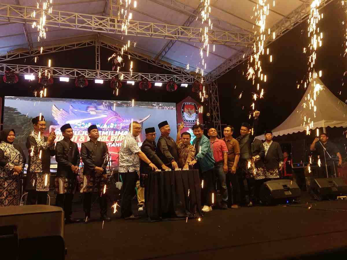 Bupati Kukar Edi Damansyah saat menghadiri peluncuran tahapan Pilkada tahun 2024 yang dilaksanakan KPU (Elmo/Prokal.co)