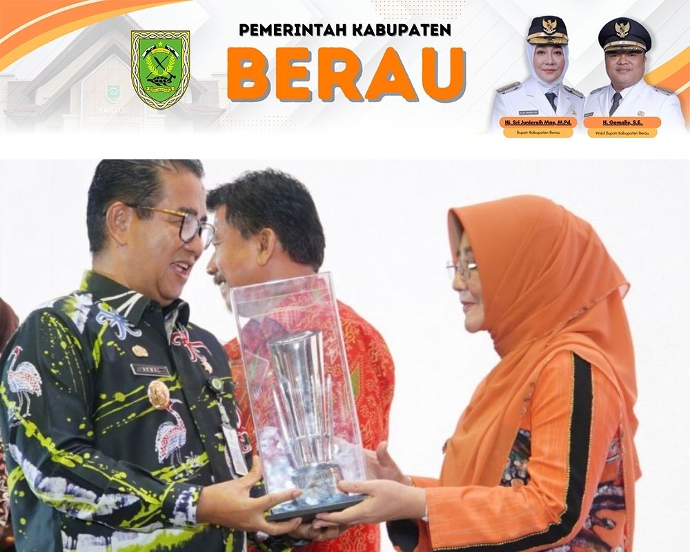 PRESTASI LAGI: Penghargaan diserahkan Pj Gubernur Kaltim Akmal Malik kepada Sri Juniarsih Mas pada rangkaian pembukaan Musrenbang Kaltim di Samarinda, Kamis (2/5/2024).