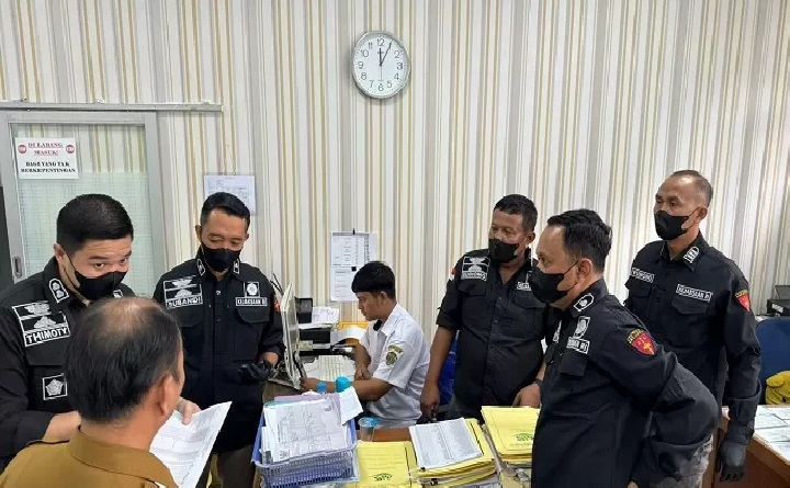 Tim penyidik Pidsus Kejati Kaltim menyita beberapa dokumen dan dua CPU ketika menggeledah RSUD AWS, Selasa (7/5).