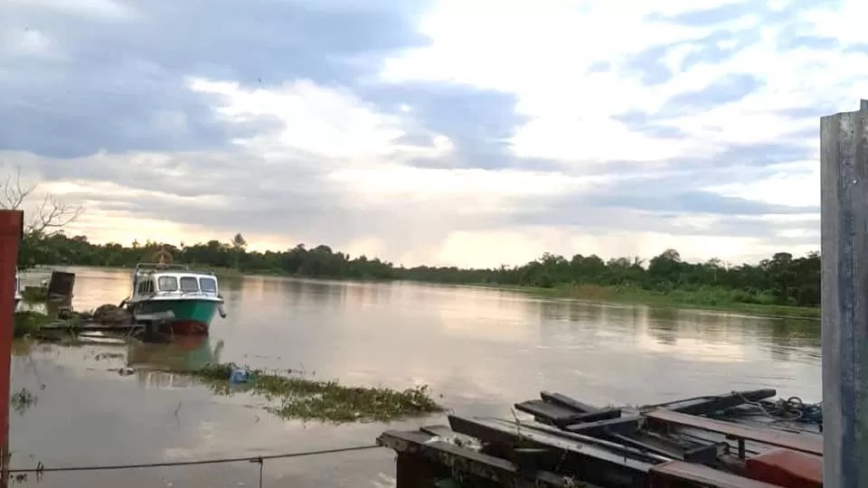 NAIK: Kondisi tinggi muka air (TMA) di Sungai Sembakung terpantau terjadi perubahan yang tidak signifikan. FOTO: DOK BPBD