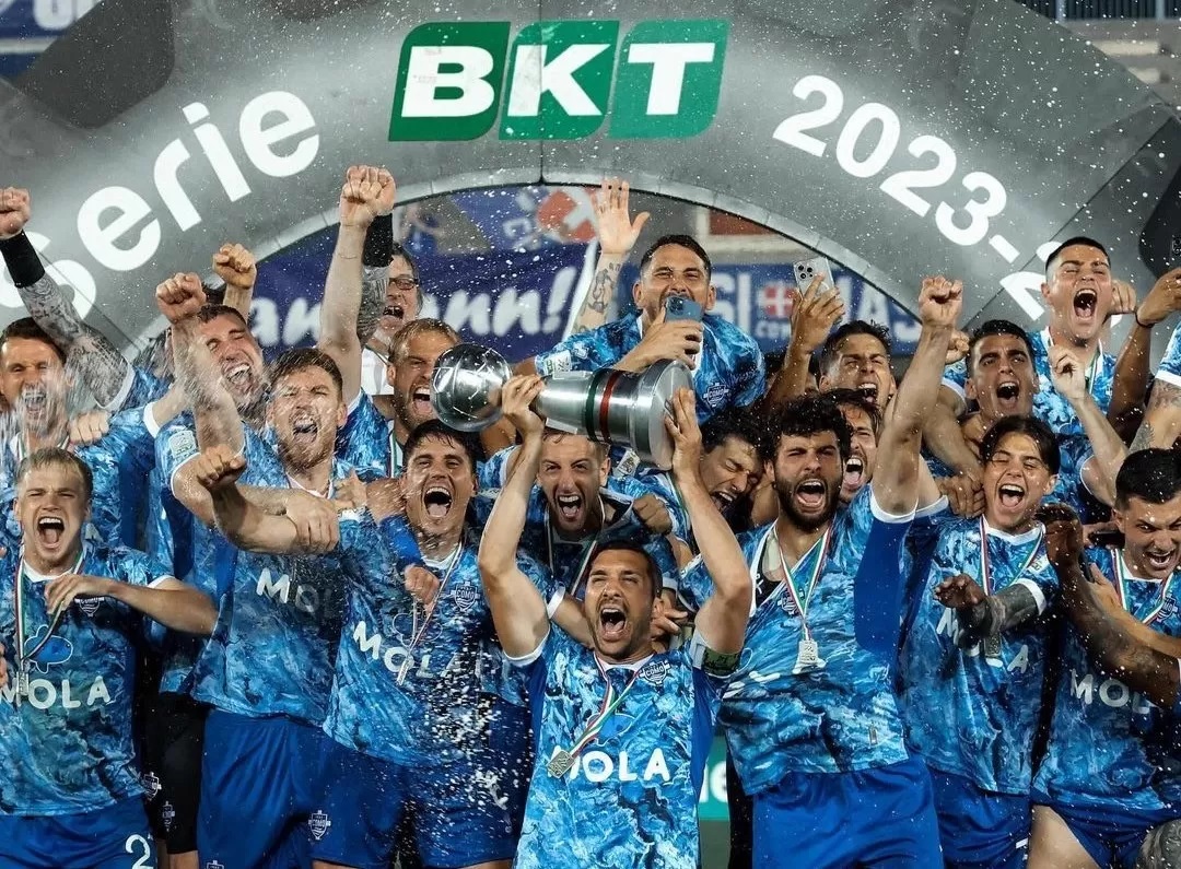 Como 1907, klub Italia milik keluarga Hartono, pengusaha dari Indonesia berhasil memastikan tiket untuk promosi ke Serie A. (Como Football)