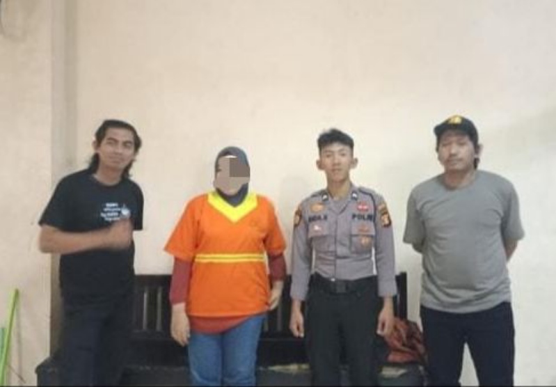 SD (rompi oren), perempuan berusia 42 tahun ini mesti meringkuk di tahanan Mapolresta Balikpapan akibat melakukan tindak pidana pencurian.