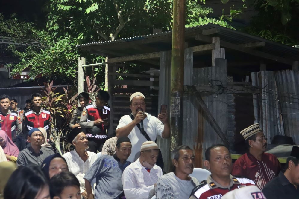 PROTES: Warga Kelurahan Karang Anyar Pantai mendatangi Mapolres Tarakan untuk menyampaikan keluhan terkait kelangkaan tabung melon.