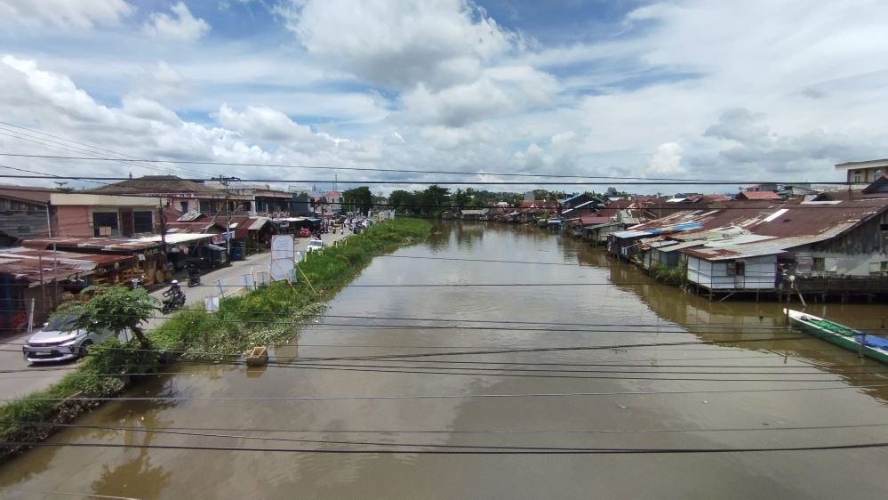 SEGERA: Area bantaran SKM di seputar Jalan Tarmidi, Kelurahan SPL akan diturap tahun ini, Jumat (10/5).