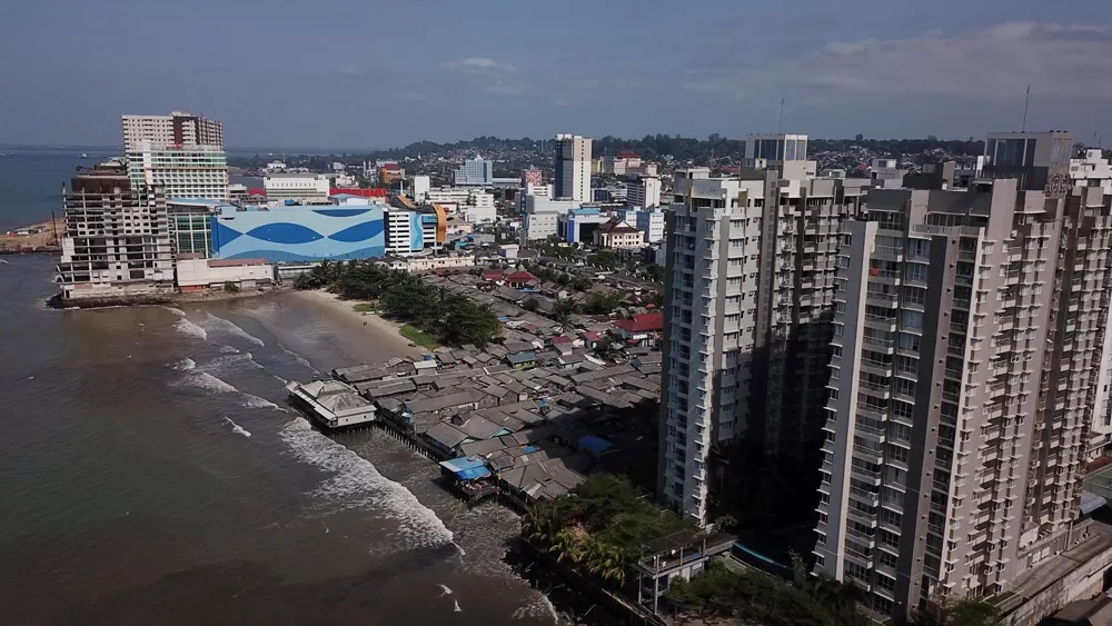 MAGNET BAGI PENDATANG: Wajah Kota Balikpapan dari udara. Dengan laju pertumbuhan penduduk yang meningkat seiring adanya IKN, RTRW kota perlu direvisi.
